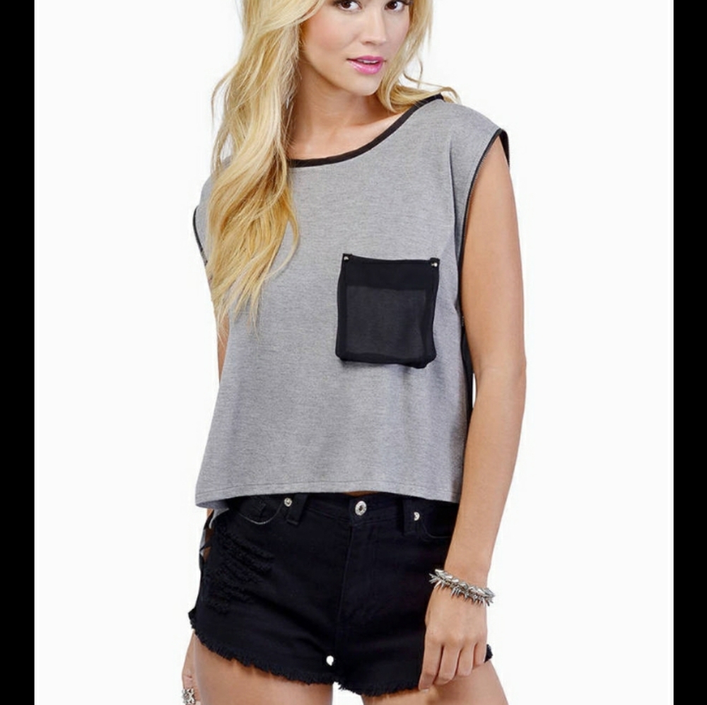 Tobi sheer back tee size S